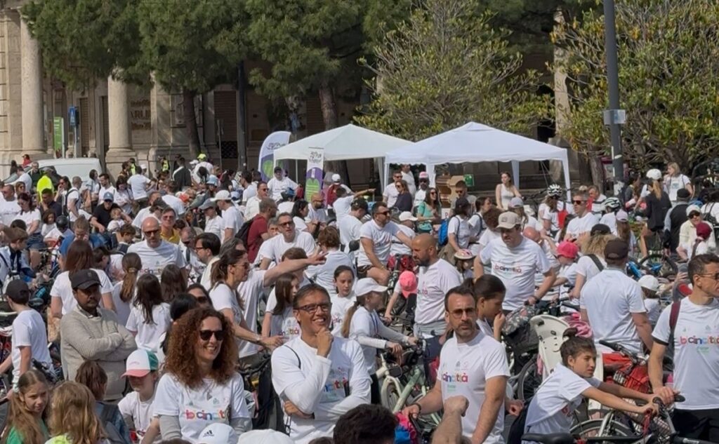 A Pescara la pioggia non ferma Bicincittà, tante famiglie sulle due ruote insieme al Comune, alla Uisp e all'università