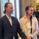 Attaccati da una parte politica, compresa la premier Giorgia Meloni, poco prima del referendum sulla giustizia, minacciati e insultati, ai magistrati che si sono occupati della famiglia nel bosco nulla va e andava rimproverato. Il ministero della Giustizia, che aveva inviato gli ispettori dopo le dichiarazioni della presidente del Consiglio, ha escluso qualsiasi profilo di illecito disciplinare a carico dei magistrati coinvolti. La nota ufficiale di via Arenula è arrivata con la conclusione degli accertamenti disposti nei mesi scorsi su impulso del ministro Carlo Nordio. “All’esito dell’inchiesta sulla ‘famiglia nel bosco’ disposta dal Ministro della giustizia, non sono emersi profili di illeciti disciplinari da parte dei magistrati”, si legge nel documento diffuso dal Ministero. Nella stessa nota viene ribadito un principio centrale dell’ordinamento: “Le decisioni di merito in ossequio all’indipendenza e all’autonomia della magistratura non sono oggetto di valutazione”.