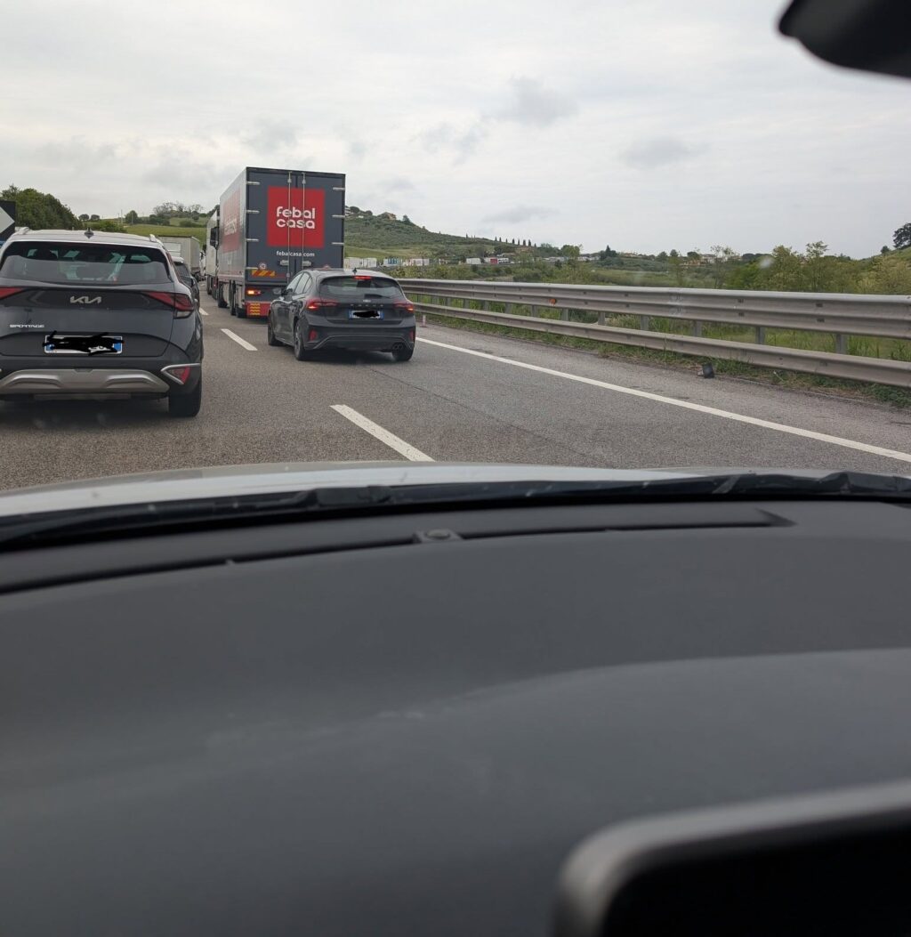 Incidente mortale sulla A14: code chilometriche. Il tratto tra Ortona e Lanciano è chiuso