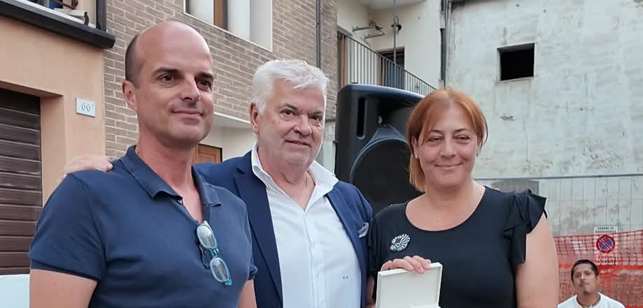 Dario-Oggiano-ed-Elisabetta-Di-Bucchianico-vincitori-della-rassegna-2026-con-al-centro-il-presidente-Gianfranco-Marsibilio