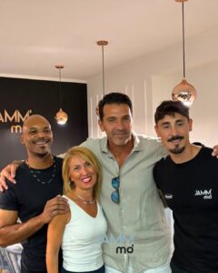 L'ex azzurro Gigi Buffon in Abruzzo con la moglie Ilaria: ieri sera caos in centro a Sulmona, oggi con Gravina sarà a Lettomanoppello