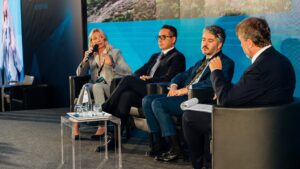 Riccardo Toto ha affrontato il rapporto tra gas e fonti rinnovabili, soffermandosi sul meccanismo con cui il prezzo del gas continua a incidere sul prezzo dell’energia. Nel suo intervento ha richiamato la necessità di aumentare il peso delle rinnovabili e di intervenire sul rapporto tra il costo dell’energia e quello del gas.