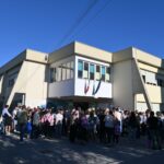 I bambini della famiglia nel bosco a scuola a Vasto: primo giorno tra curiosità e occhi puntati addosso