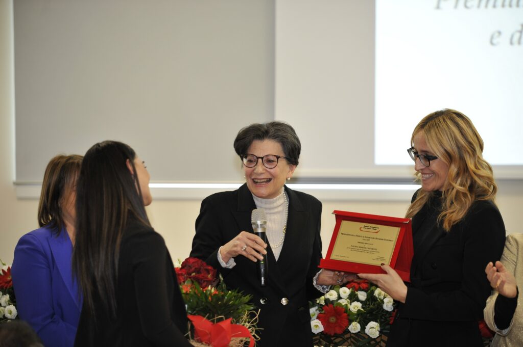Un'immagine della segretaria Clementi e della presidente della Camera di Commercio Gran Sasso d'Italia Antonella Ballone
