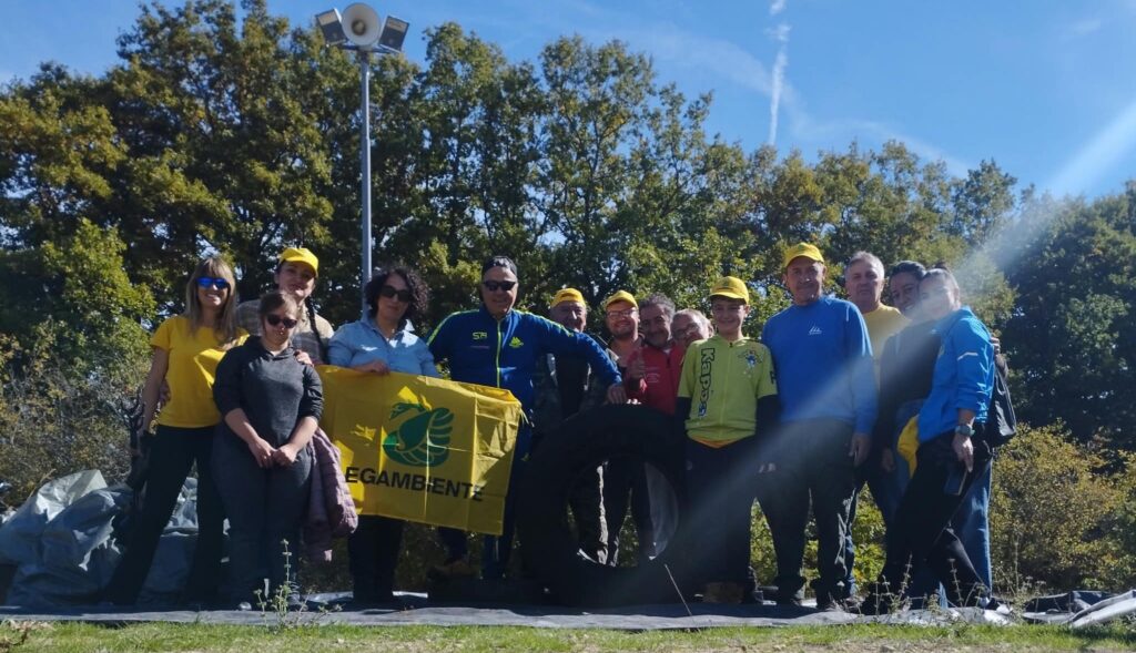 Puliamo il mondo 2026 a Tornareccio, volontari al lavoro su Monte Pallano con Legambiente e Pallano Outdoor