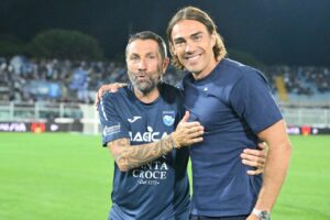 Un'immagine dell'allenatore dello Spezia Marco Turati (a destra) con Antonio Buscè