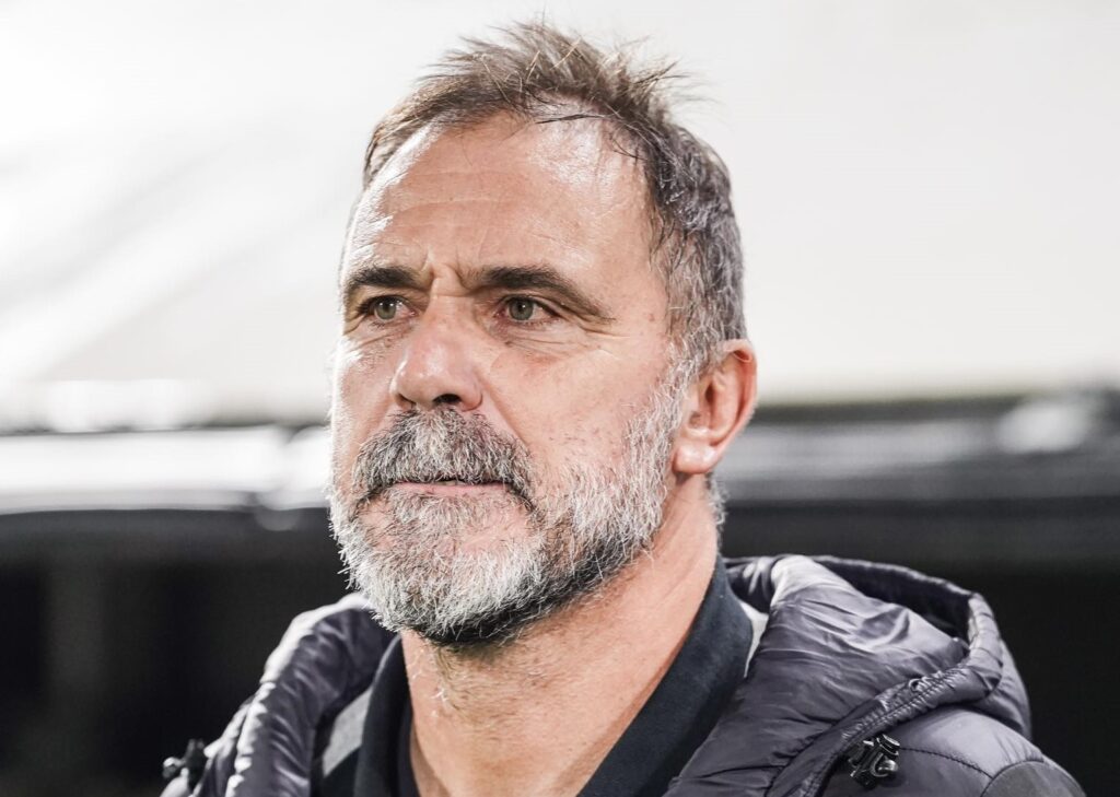 Un'immagine del tecnico pescarese Luca D'Angelo in procinto di dire sì alla Sampdoria