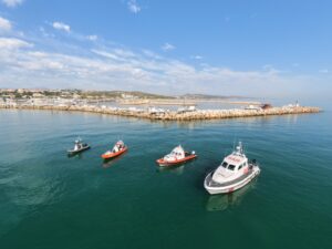 Più controlli, meno sanzioni e nuova comunicazione: la Guardia Costiera presenta i risultati di "Mare e laghi sicuri 2026"
