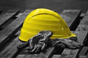 Protesta degli operai in un cantiere di Torricella Sicura