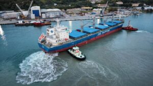 Al porto di Ortona arriva una motonave di 180 metri lunghezza con 10.000 tonnellate di cereali