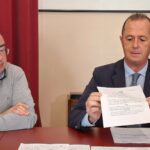 Un'immagine della conferenza stampa del sindaco di Abbateggio Gabriele Di Pierdomenico e del consigliere regionale Antonio Di Marco del Pd