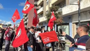 Un'immagine della manifestazione di piazza a Pescara
