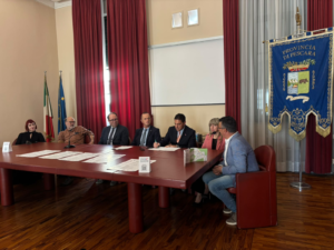 Un momento della presentazione della Biennale d'Arte Città di Penne a Pescara
