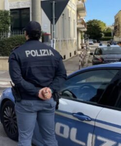 A Pescara la polizia arresta un 37enne per furto. E rimpatria uno straniero colpito da provvedimento di espulsione