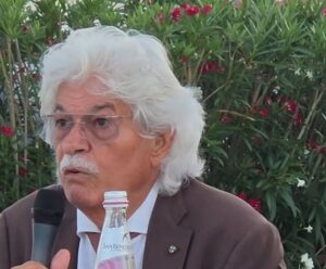 Razzi disponibile a candidarsi alle politiche, strizza l'occhio a Vannacci