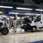 Un'immagine della produzione all'interno dello stabilimento Stellantis di Atessa